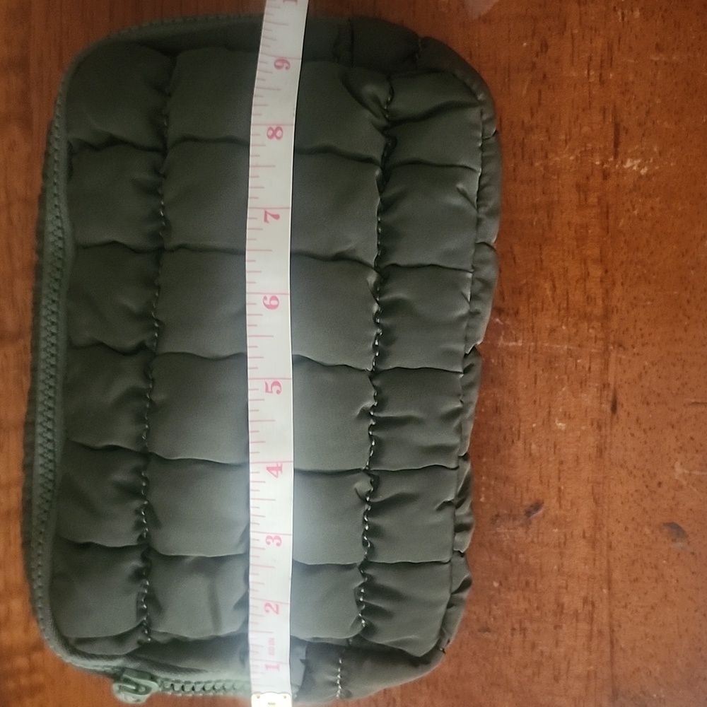 Tote Puffer Tote Quilted Crossbody Bag w/ dust bag! - Picture 8 of 9